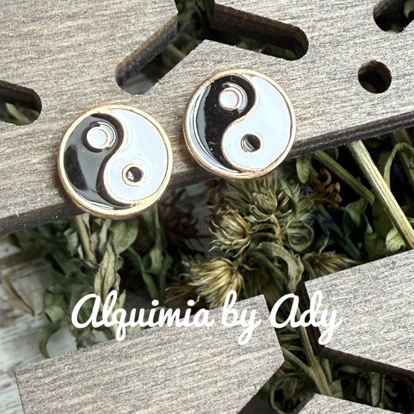 Alquimia Black and Gold Yin Yang Earrings - Picture 1 of 1